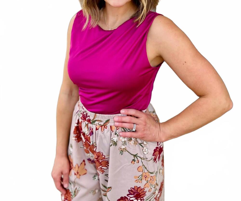 NEW GILLI glow sleeveless bodysuit in fuchsia